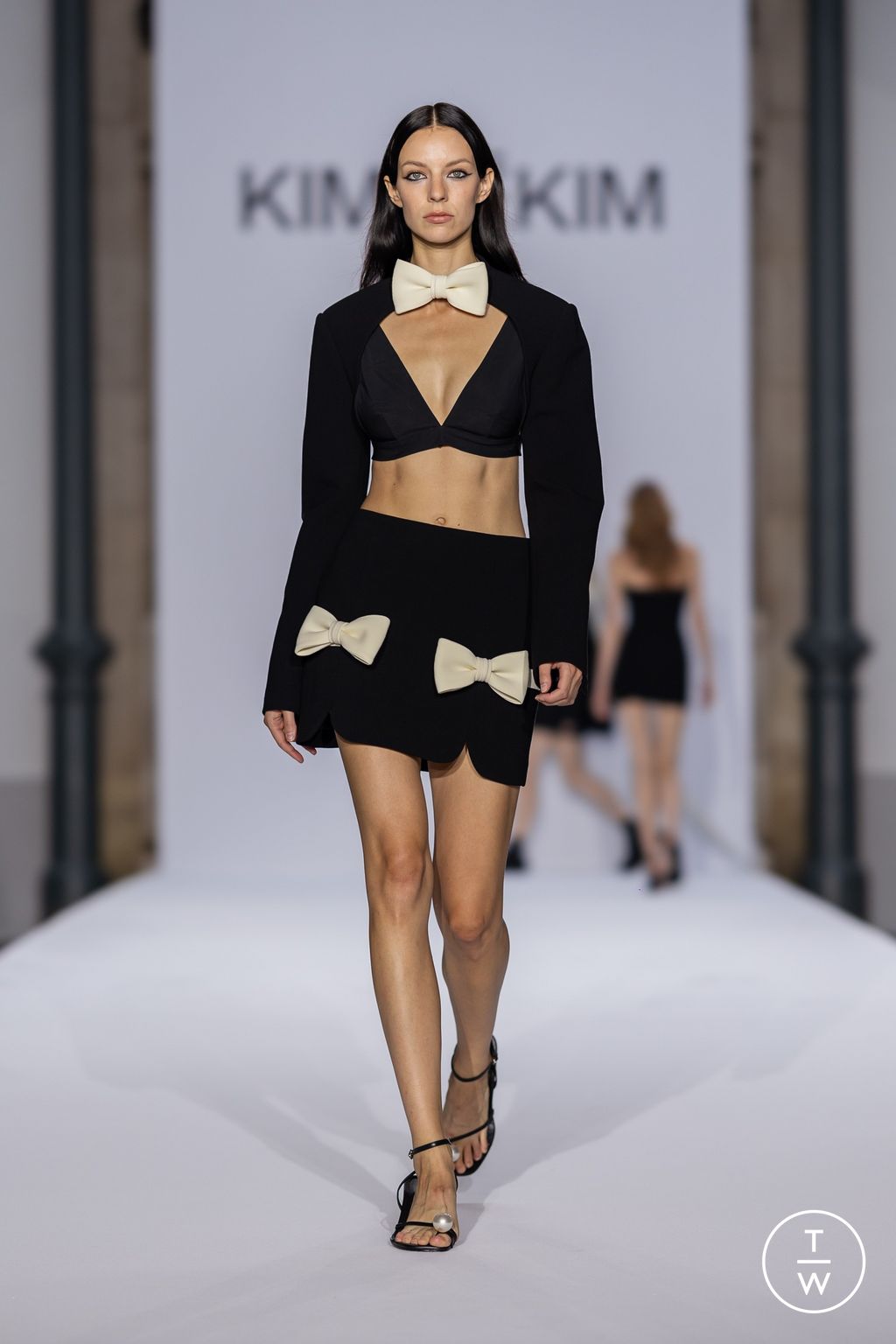 Fashion Week Paris Spring/Summer 2024 look 32 de la collection Kimhekim womenswear
