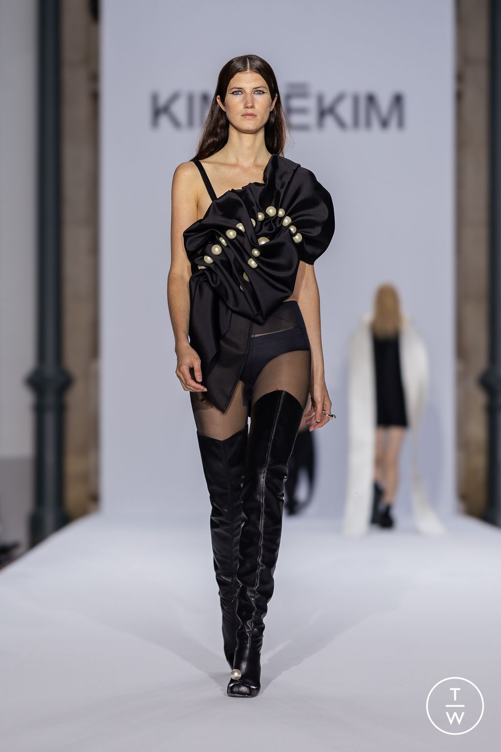 Fashion Week Paris Spring/Summer 2024 look 34 from the Kimhekim collection womenswear