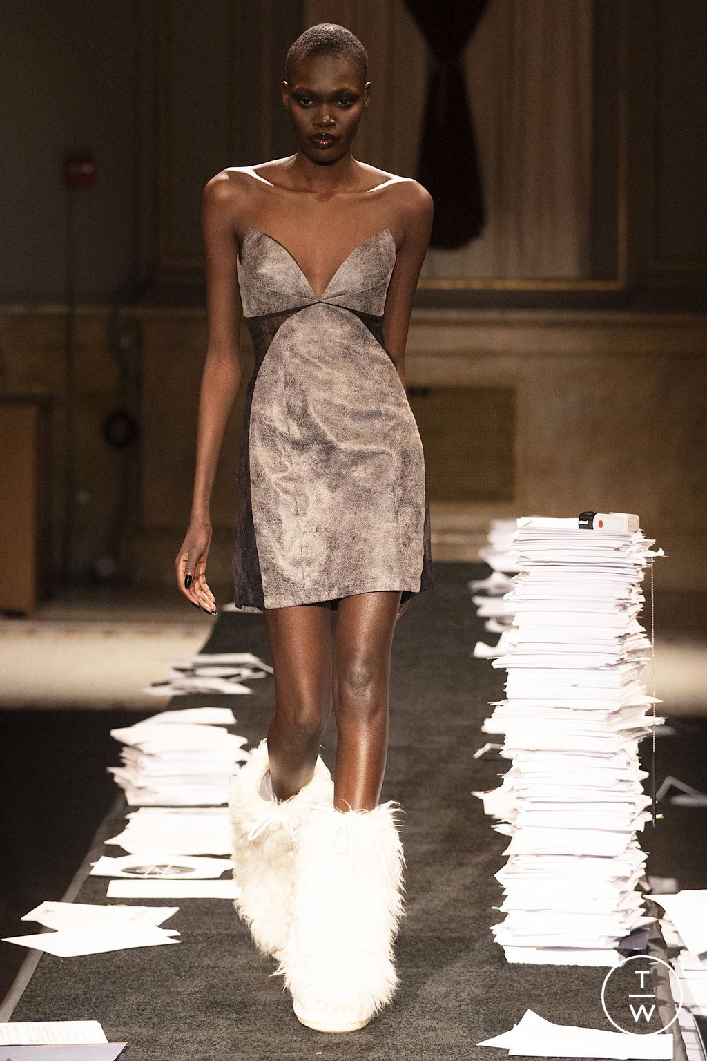 Fashion Week New York Fall/Winter 2023 look 14 de la collection Kim Shui womenswear