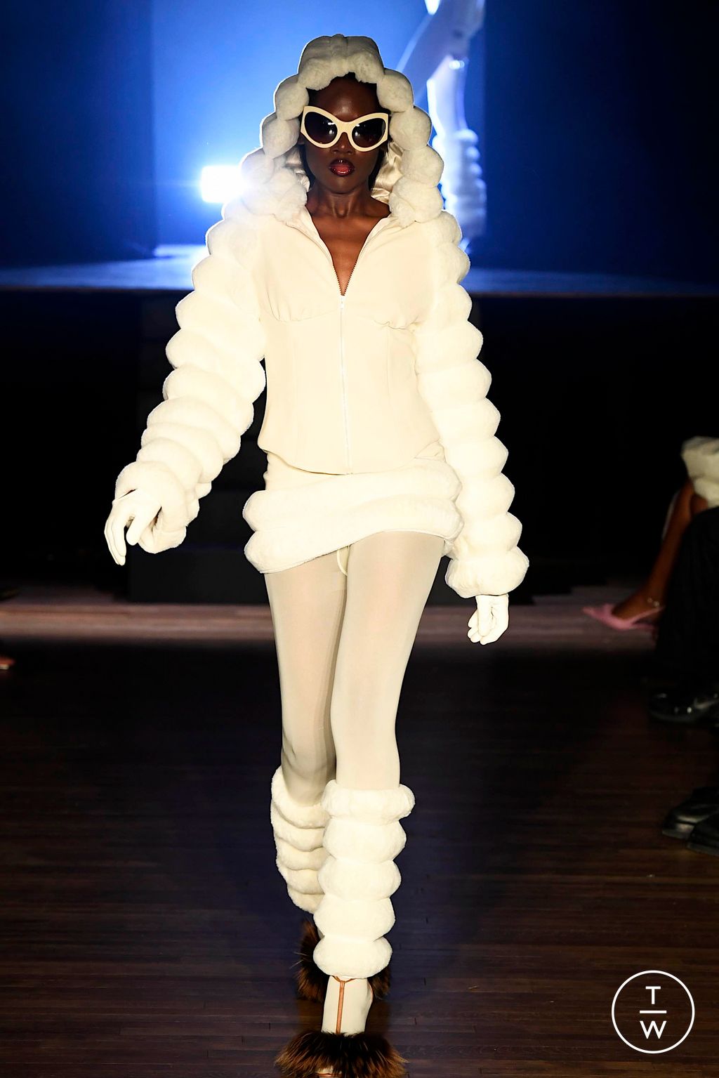 Fashion Week New York Fall/Winter 2024 look 22 de la collection Kim Shui womenswear