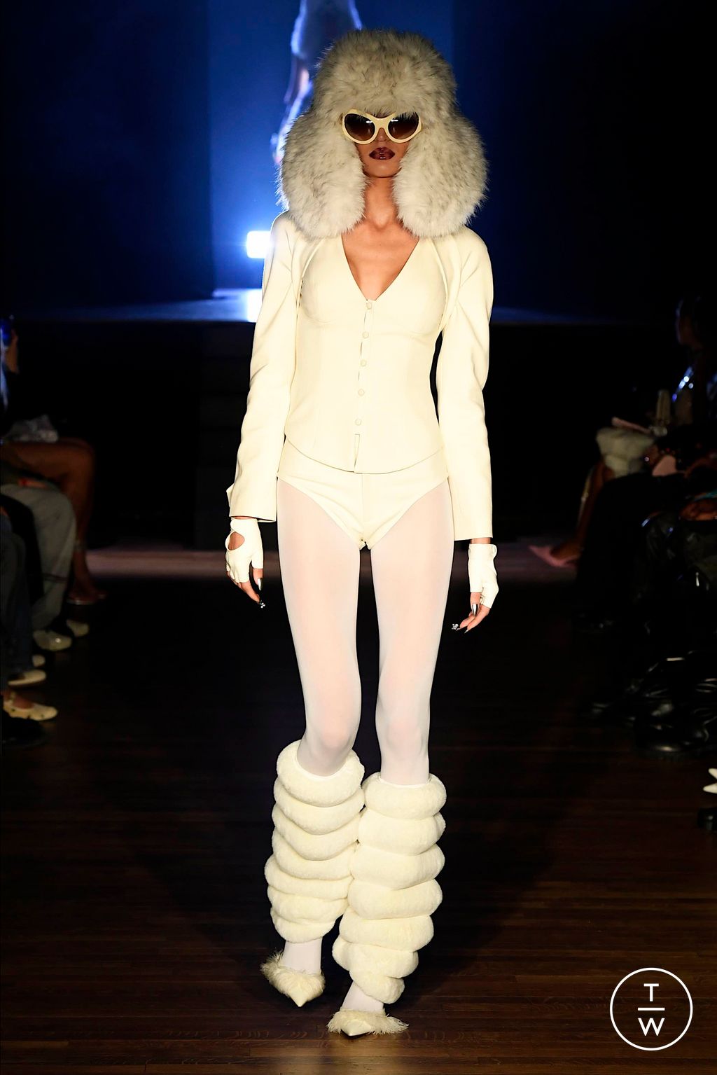 Fashion Week New York Fall/Winter 2024 look 23 de la collection Kim Shui womenswear