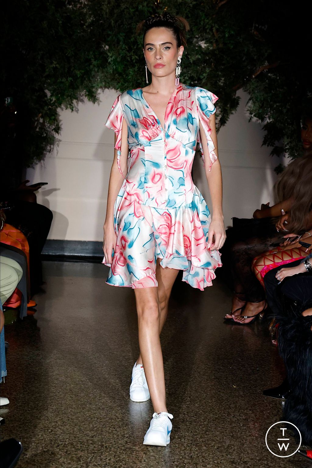 Fashion Week New York Spring/Summer 2024 look 22 de la collection Kim Shui womenswear