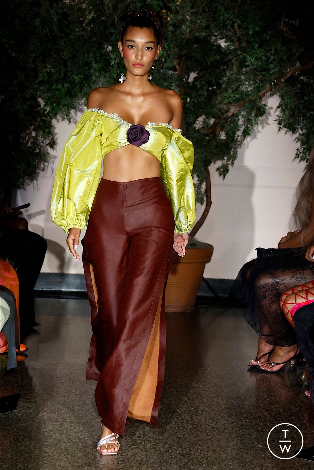 Fashion Week New York Spring/Summer 2024 look 30 de la collection Kim Shui womenswear