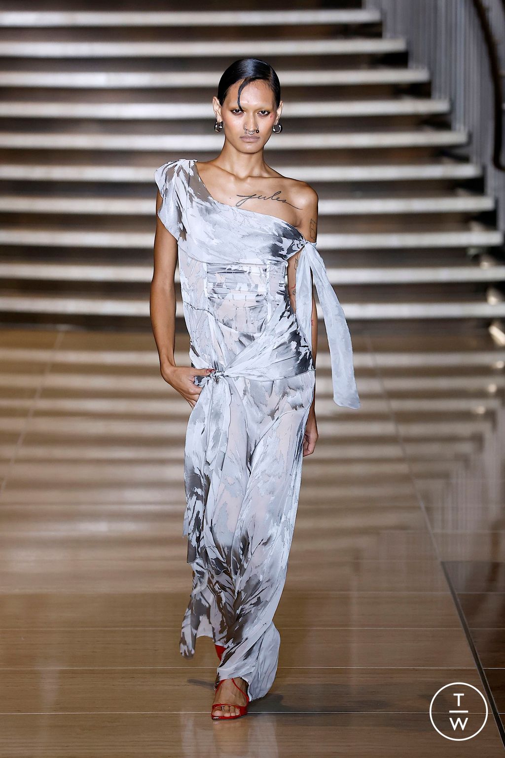 Fashion Week New York Spring/Summer 2025 look 16 from the Kim Shui collection womenswear
