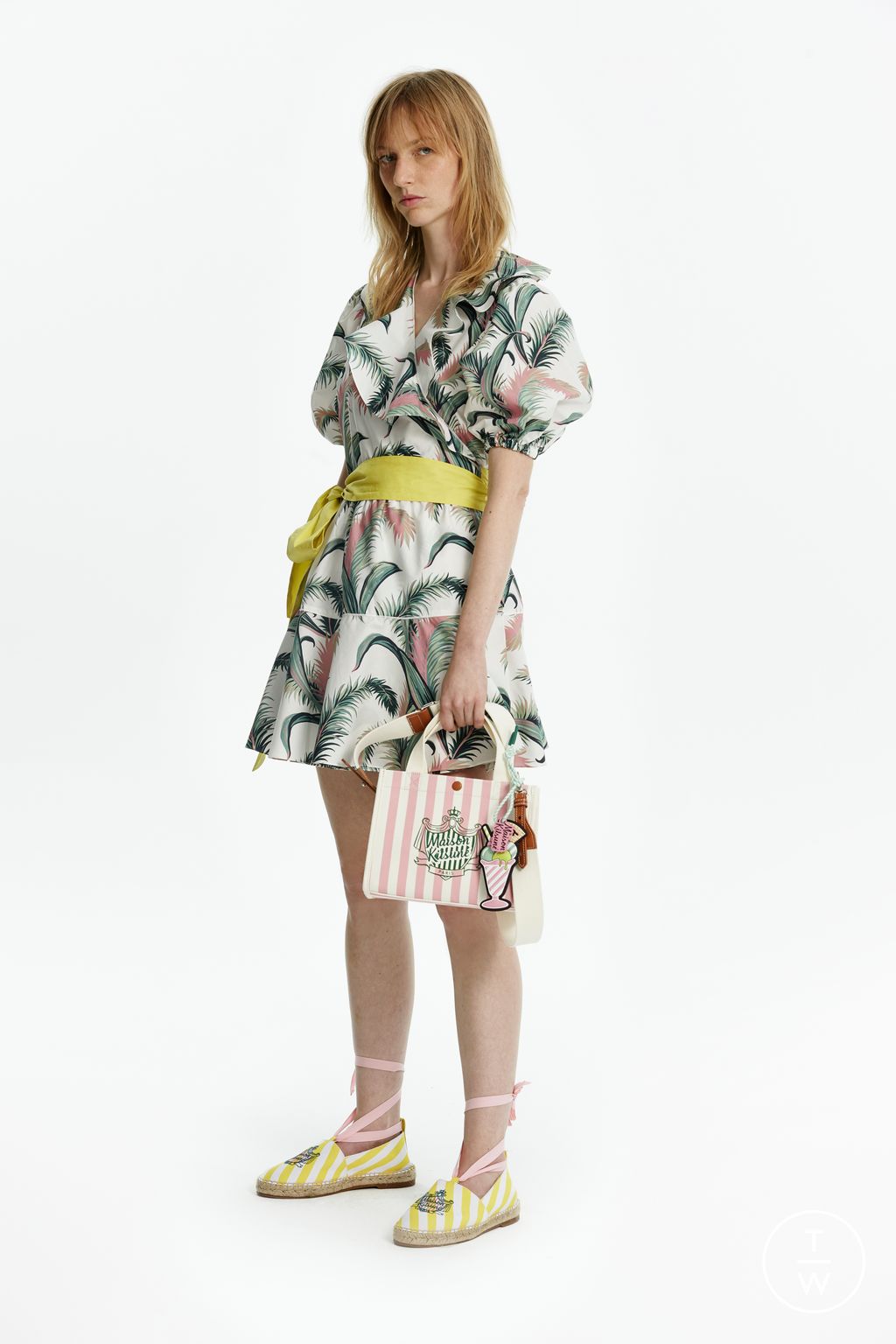Fashion Week Paris Spring/Summer 2023 look 11 from the Maison Kitsuné collection 女装