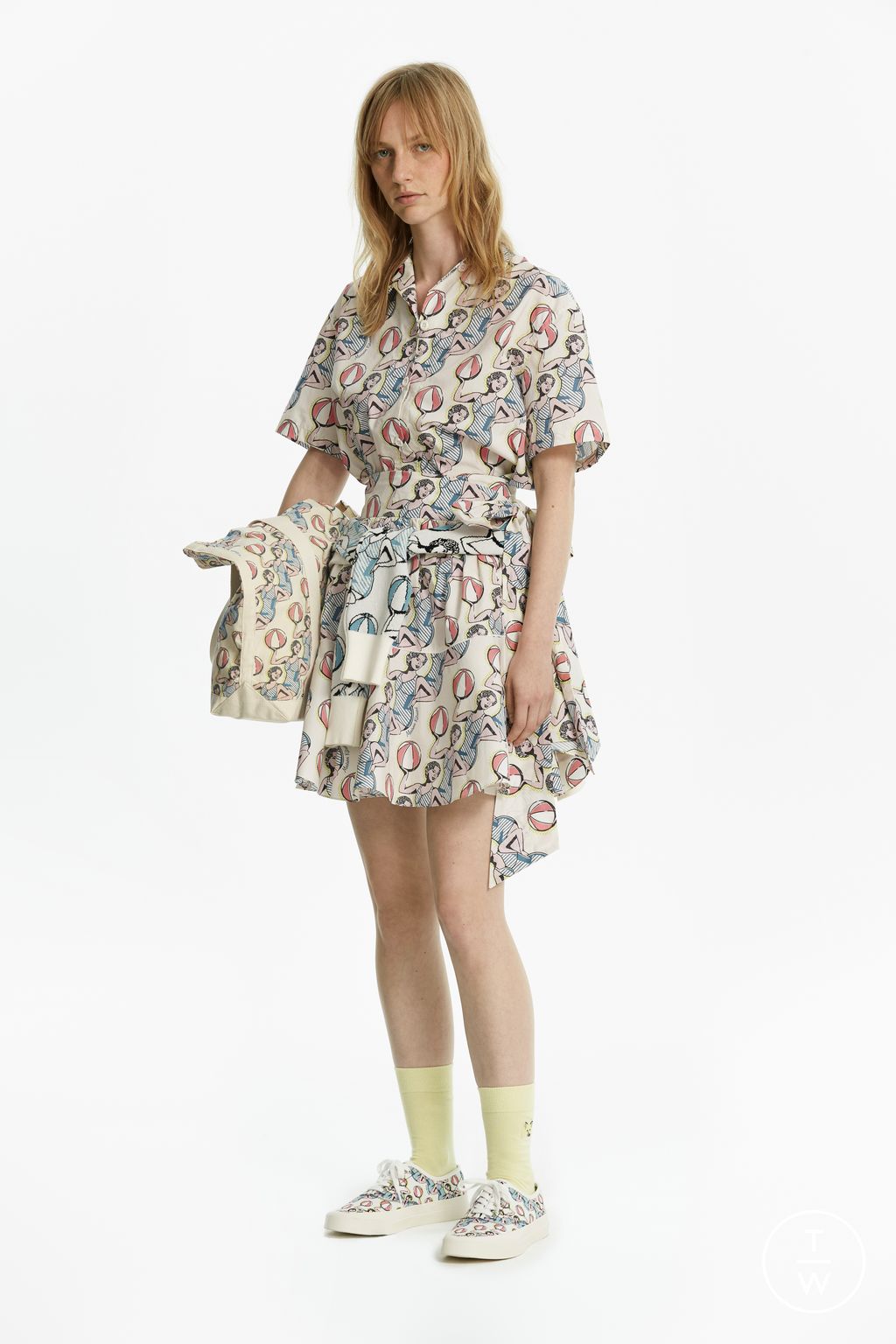 Fashion Week Paris Spring/Summer 2023 look 18 from the Maison Kitsuné collection 女装