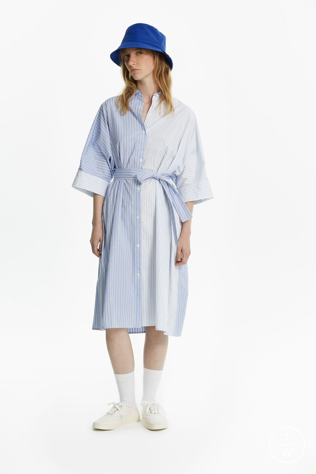 Fashion Week Paris Spring/Summer 2023 look 23 from the Maison Kitsuné collection 女装