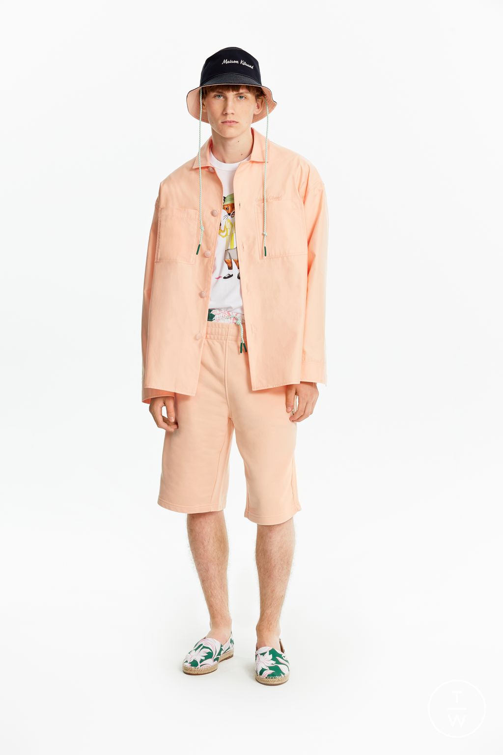Fashion Week Paris Spring/Summer 2023 look 26 from the Maison Kitsuné collection womenswear