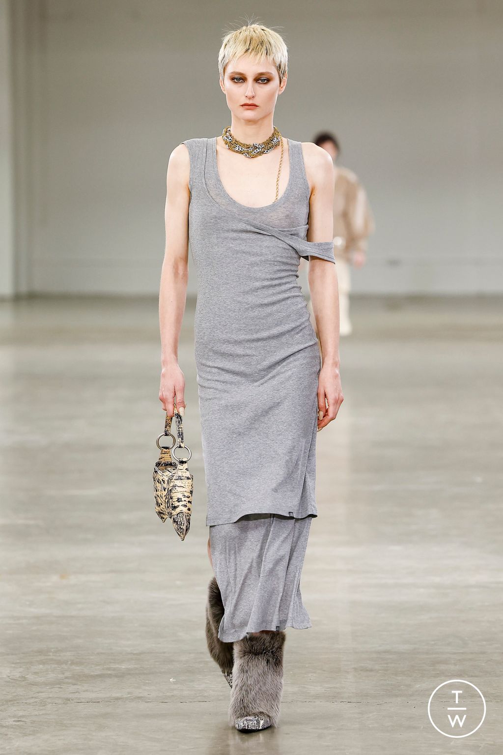 Fashion Week London Fall/Winter 2024 look 4 from the KNWLS collection womenswear