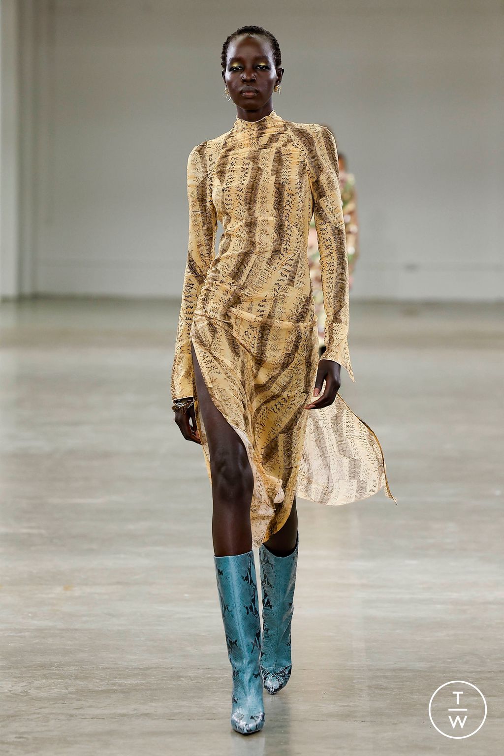 Fashion Week London Fall/Winter 2024 look 17 from the KNWLS collection womenswear