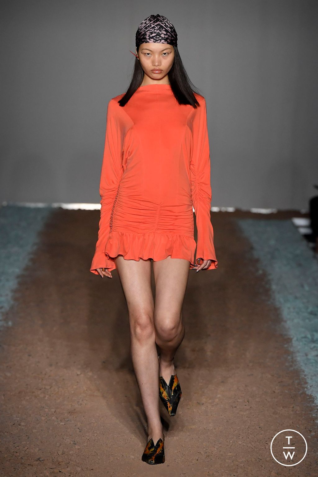 Fashion Week London Spring/Summer 2024 look 7 from the KNWLS collection 女装
