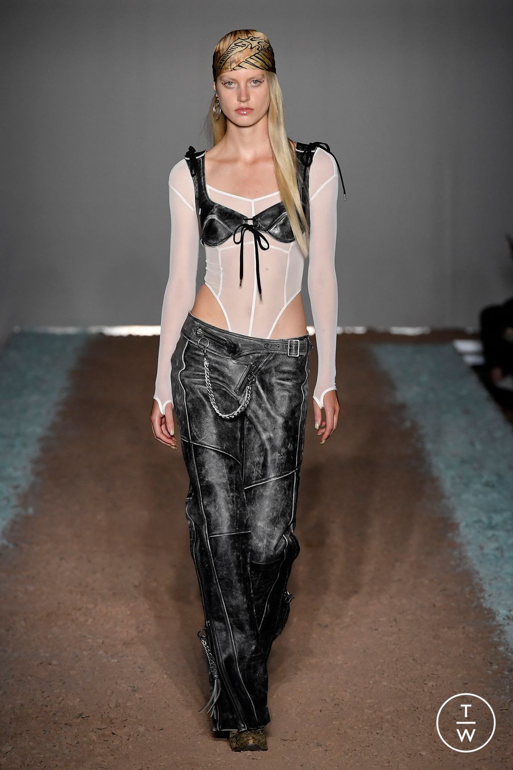 Fashion Week London Spring/Summer 2024 look 15 from the KNWLS collection 女装