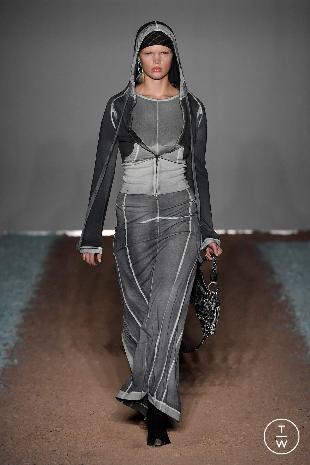 Fashion Week London Spring/Summer 2024 look 19 from the KNWLS collection womenswear
