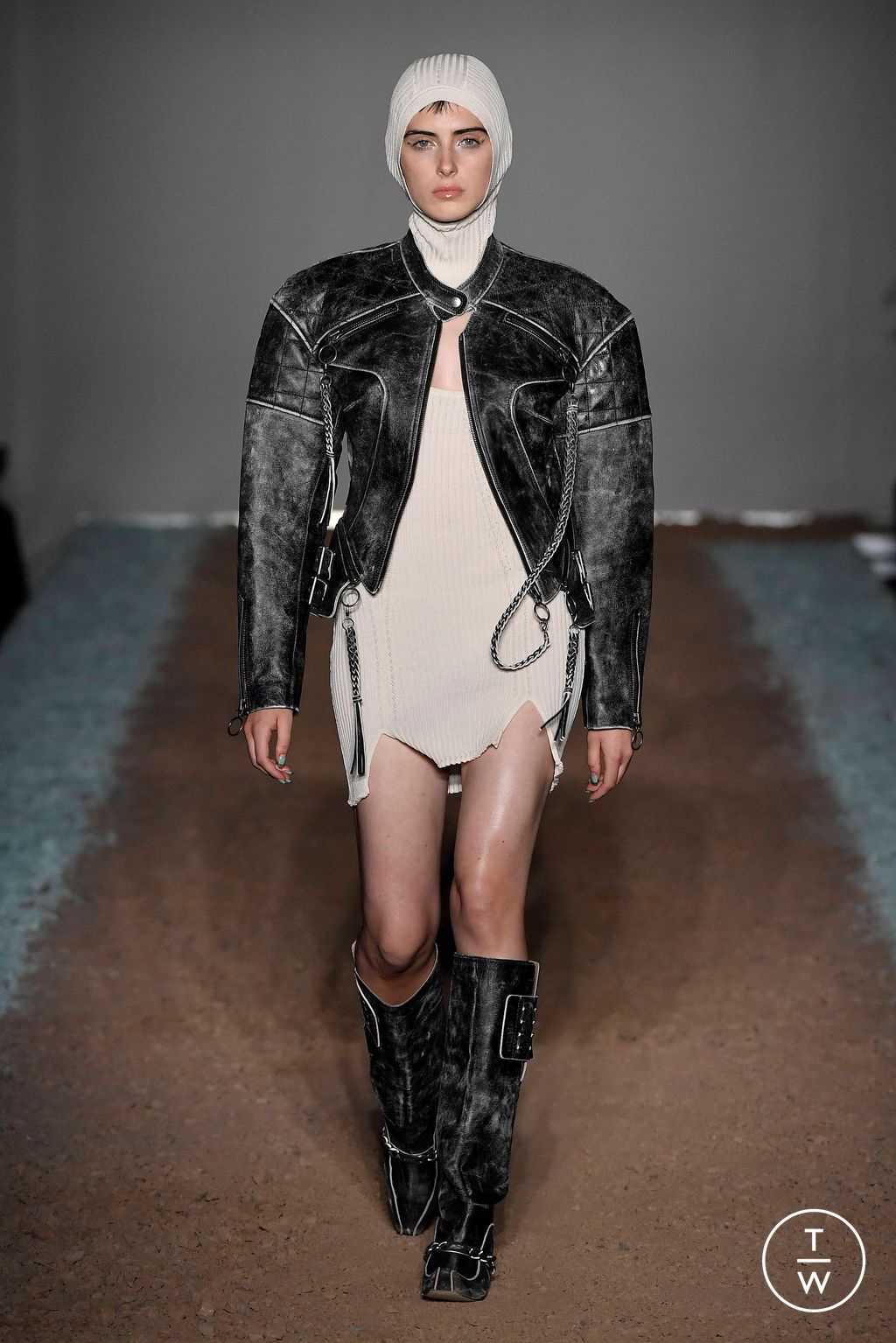 Fashion Week London Spring/Summer 2024 look 27 from the KNWLS collection 女装