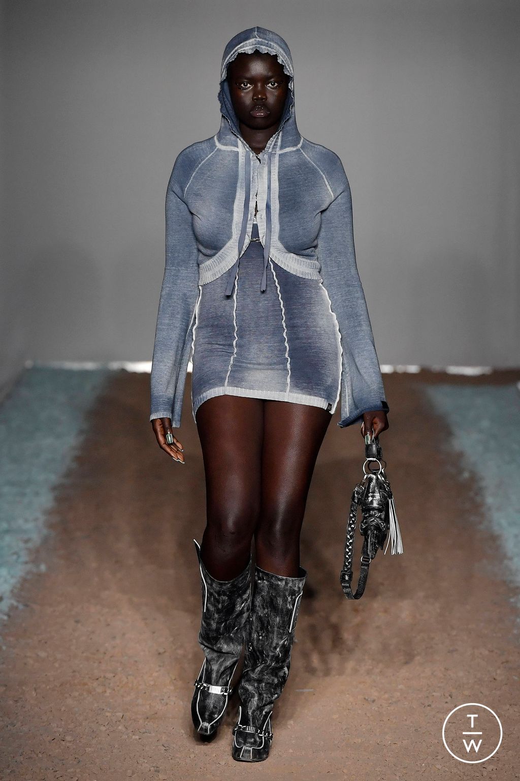 Fashion Week London Spring/Summer 2024 look 34 from the KNWLS collection 女装
