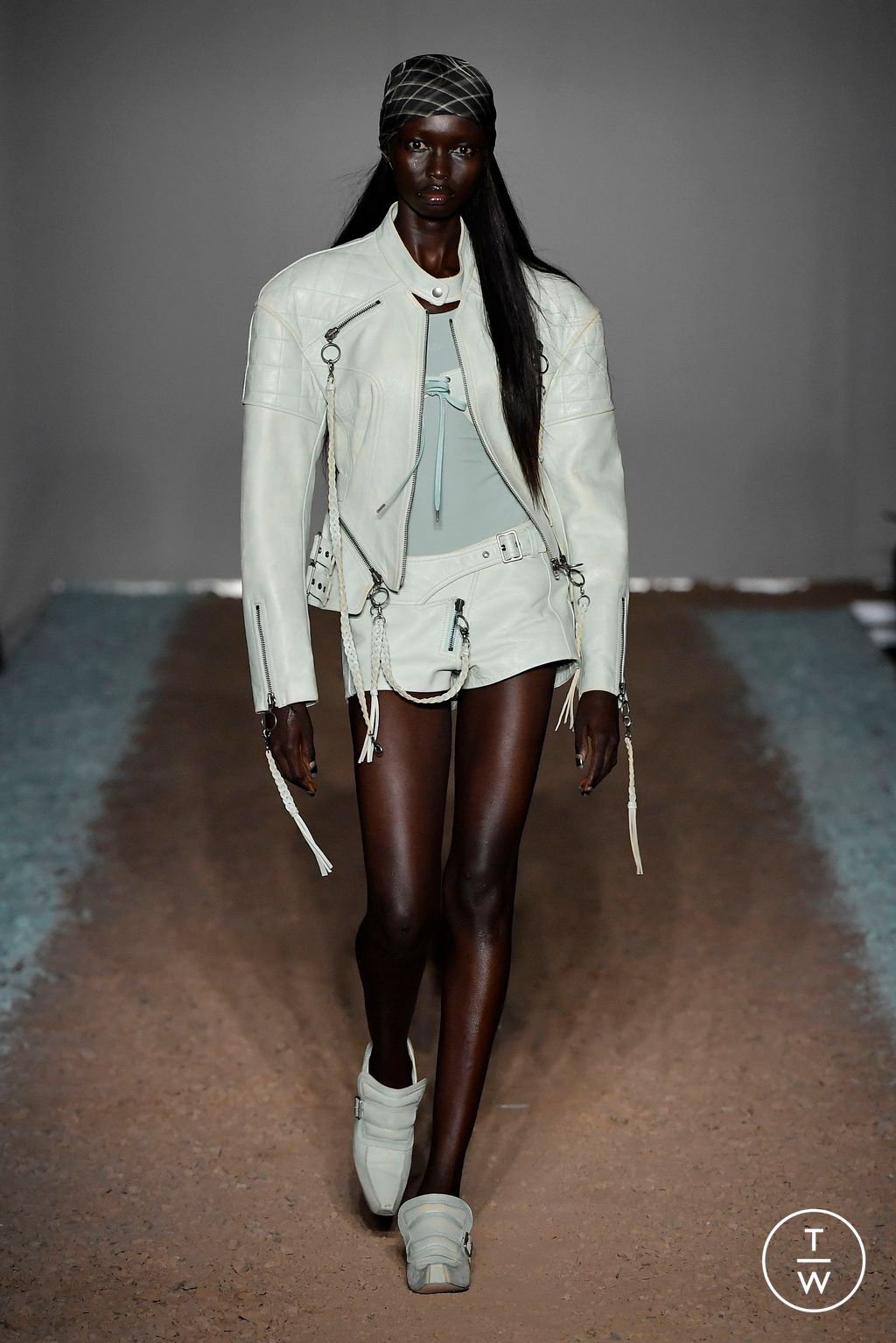 Fashion Week London Spring/Summer 2024 look 35 from the KNWLS collection 女装