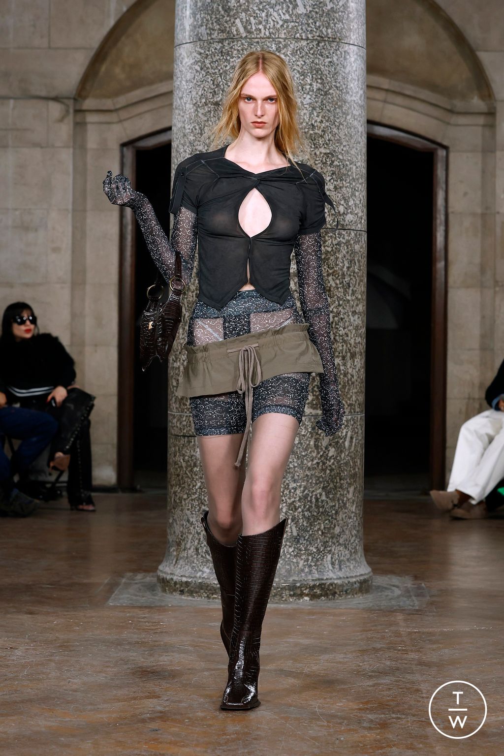 Fashion Week London Spring/Summer 2025 look 33 from the KNWLS collection womenswear