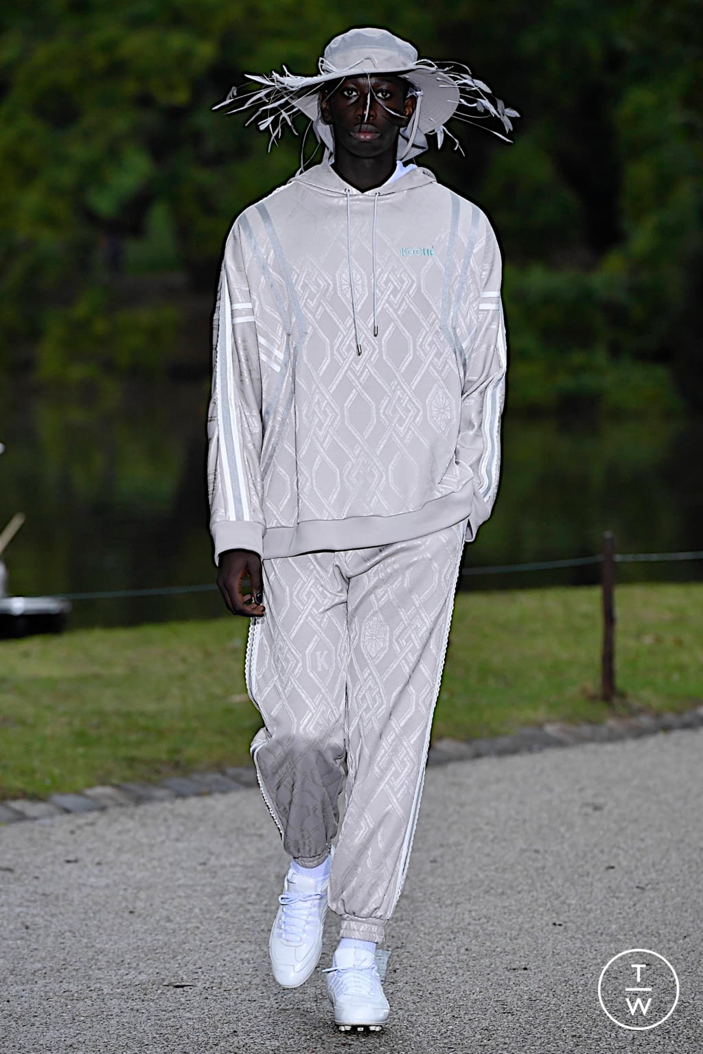 Fashion Week Paris Spring/Summer 2021 look 14 from the Koché collection womenswear
