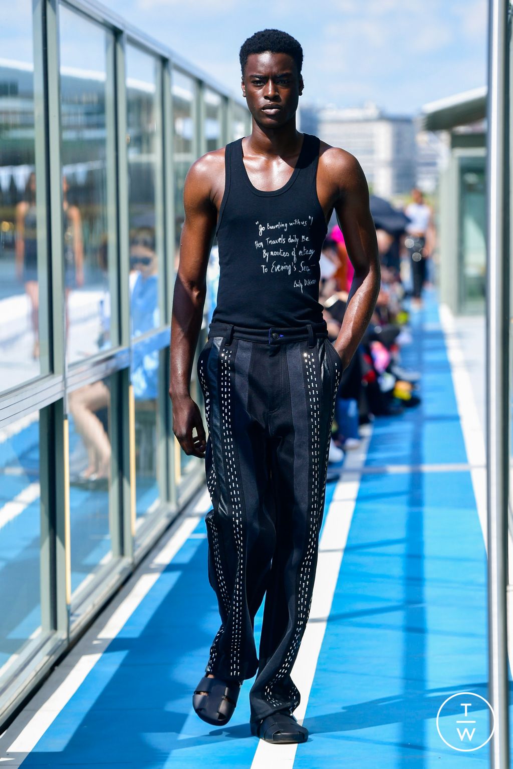 Fashion Week Paris Spring/Summer 2024 look 7 from the Koché collection 男装