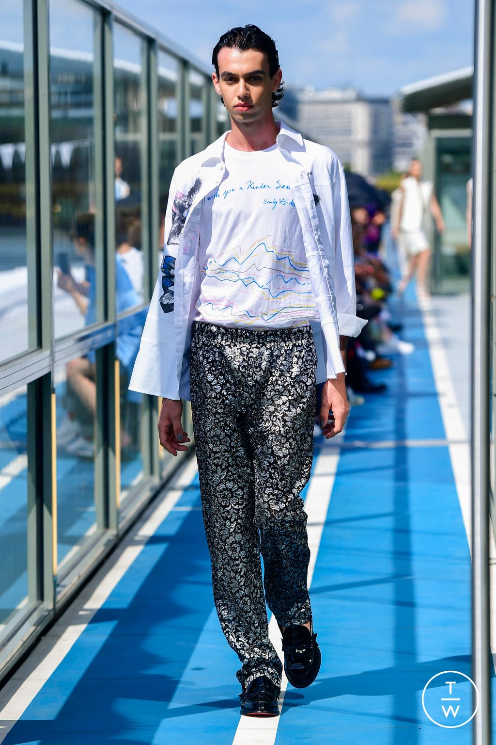 Fashion Week Paris Spring/Summer 2024 look 17 from the Koché collection 男装