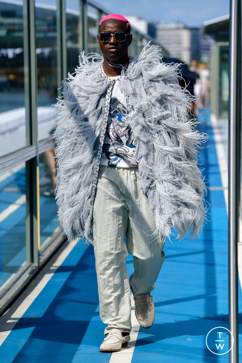Fashion Week Paris Spring/Summer 2024 look 38 from the Koché collection 男装