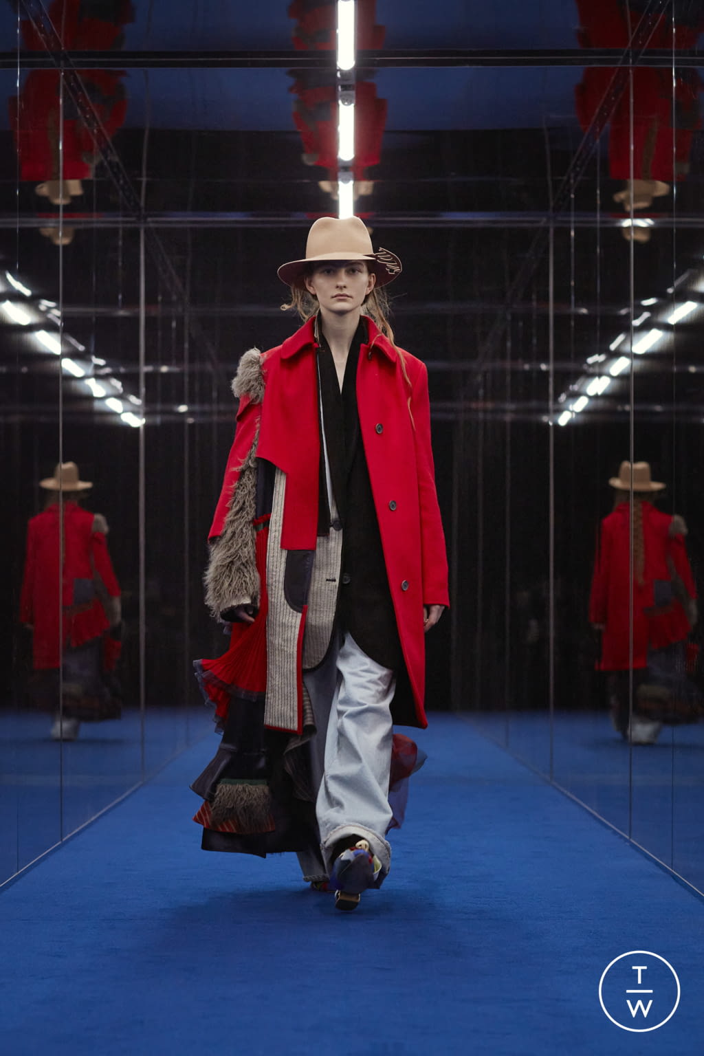 Fashion Week Paris Fall/Winter 2022 look 1 de la collection Kolor menswear