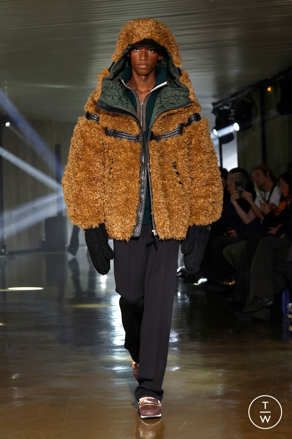 Fashion Week Paris Fall/Winter 2025 look 2 from the Kolor collection 男装