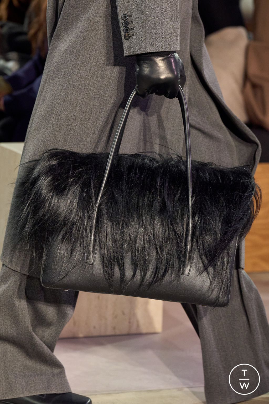 Fashion Week New York Fall/Winter 2025 look 6 from the Michael Kors Collection collection 女装配饰