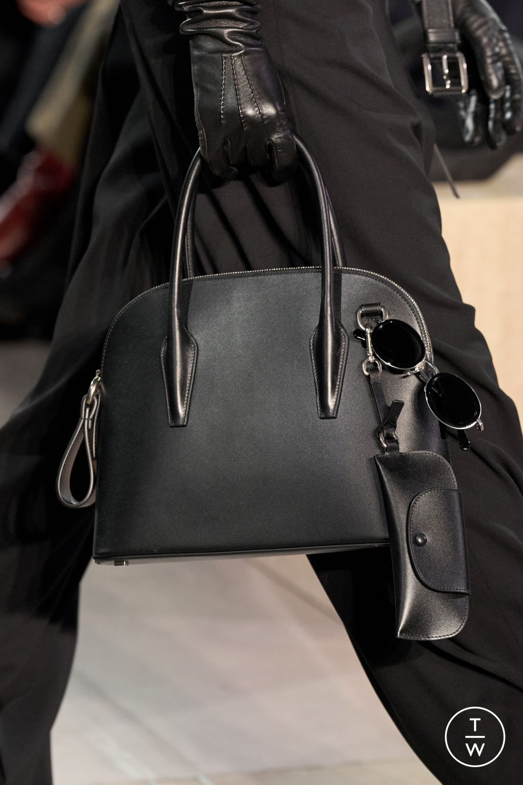 Fashion Week New York Fall/Winter 2025 look 14 from the Michael Kors Collection collection 女装配饰