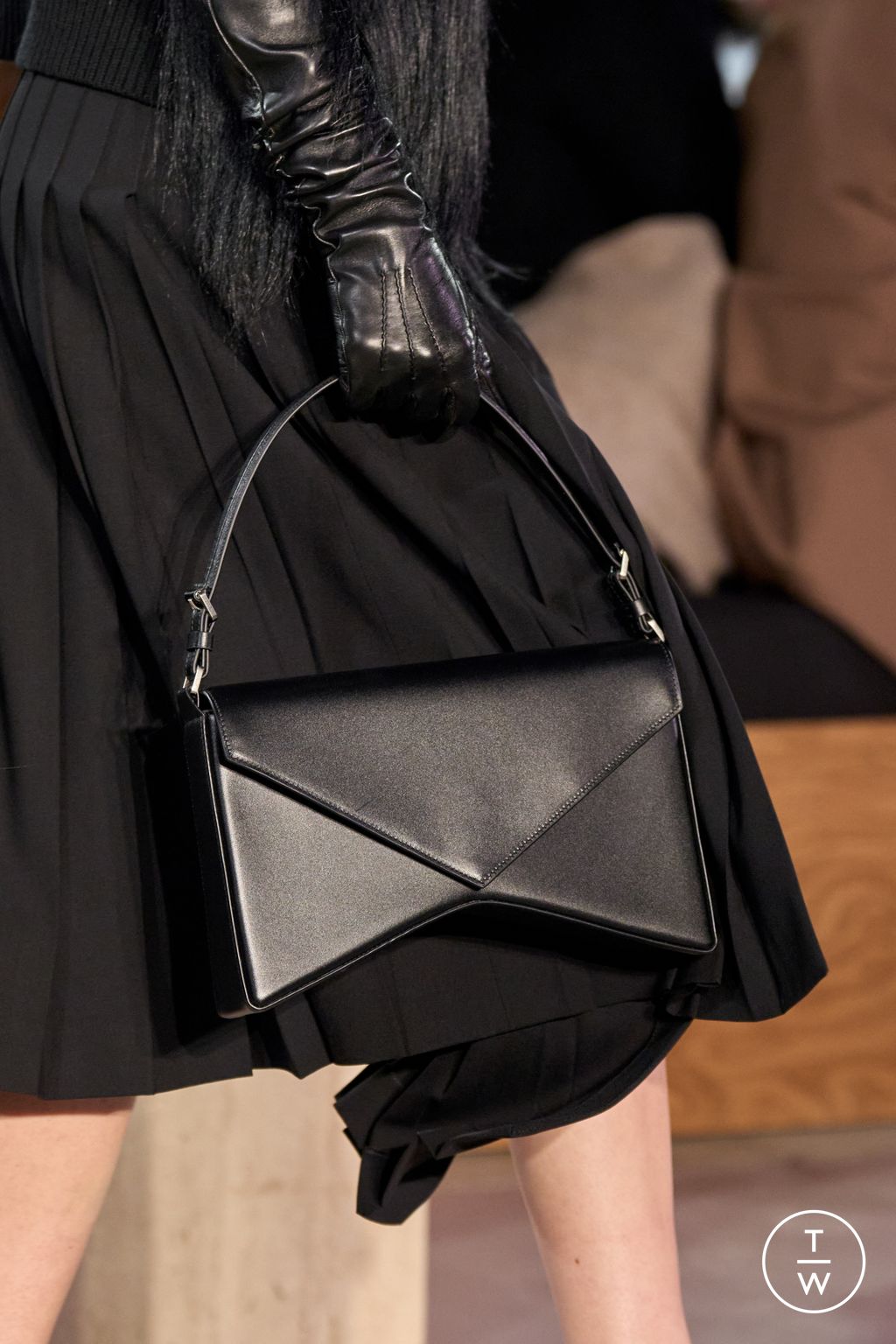 Fashion Week New York Fall/Winter 2025 look 20 from the Michael Kors Collection collection womenswear accessories