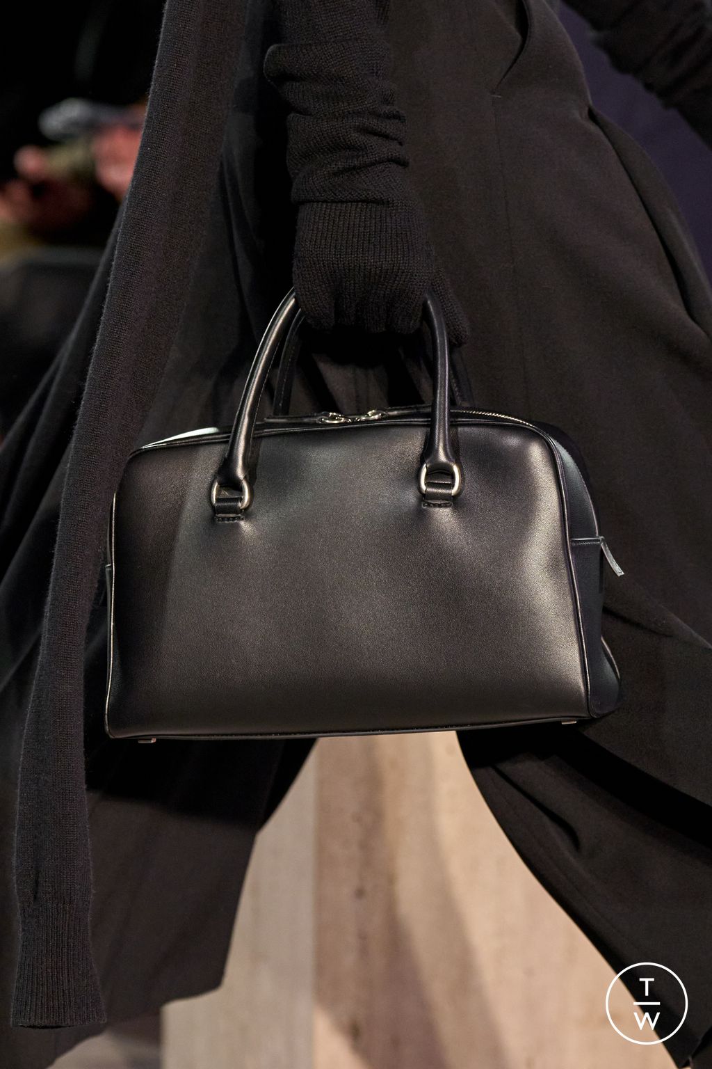 Fashion Week New York Fall/Winter 2025 look 23 from the Michael Kors Collection collection womenswear accessories