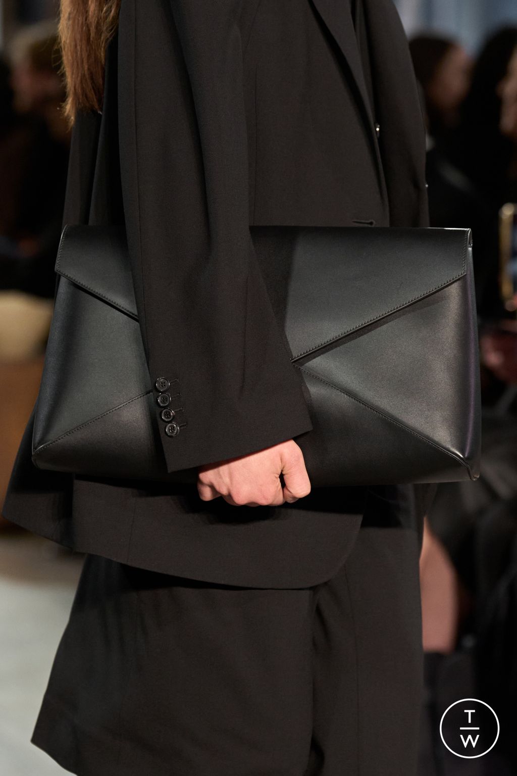 Fashion Week New York Fall/Winter 2025 look 28 from the Michael Kors Collection collection womenswear accessories