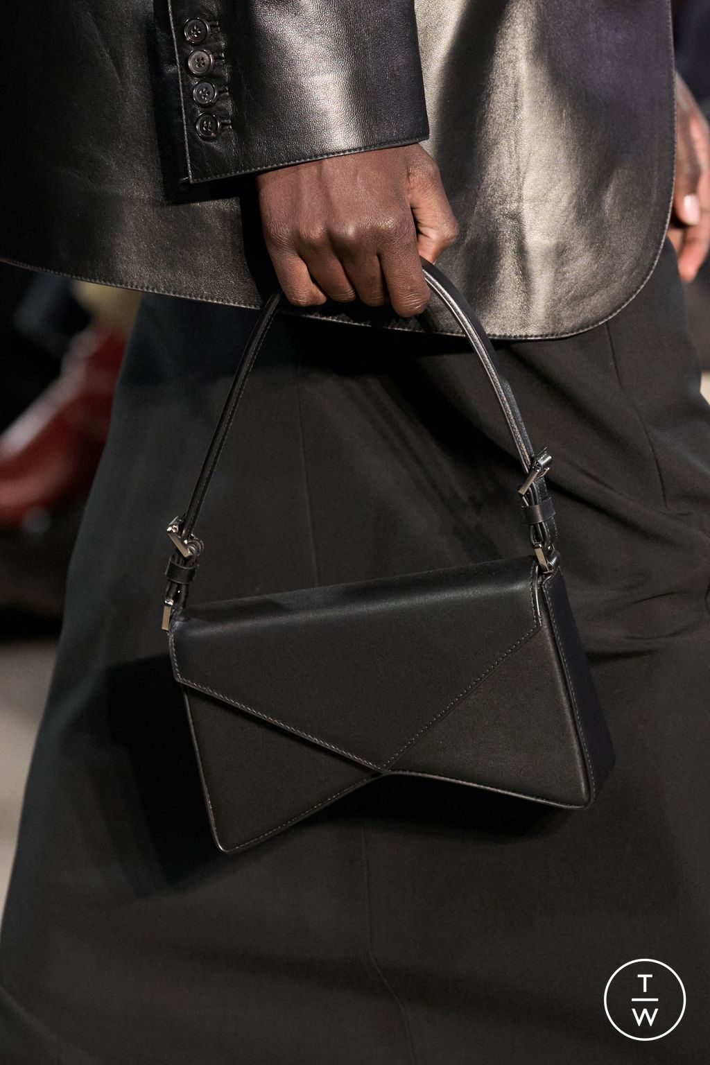 Fashion Week New York Fall/Winter 2025 look 33 from the Michael Kors Collection collection womenswear accessories