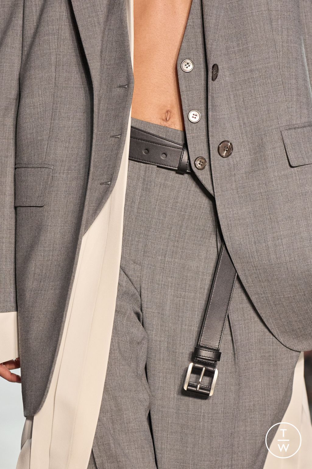 Fashion Week New York Fall/Winter 2025 look 36 from the Michael Kors Collection collection womenswear accessories