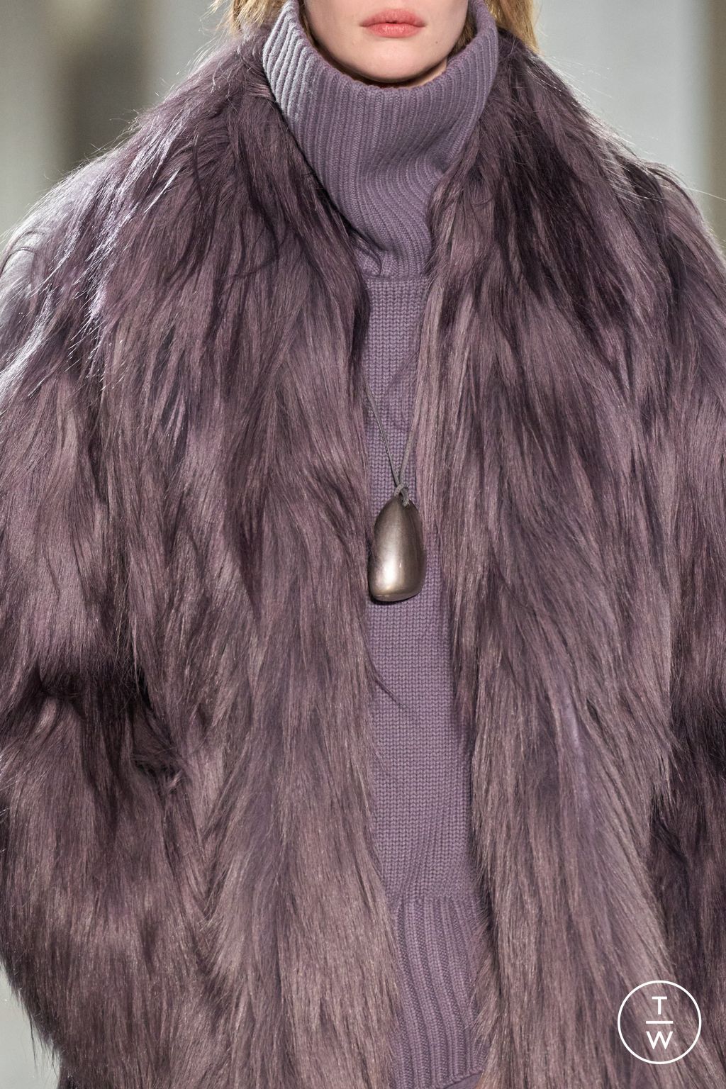 Fashion Week New York Fall/Winter 2025 look 38 from the Michael Kors Collection collection womenswear accessories