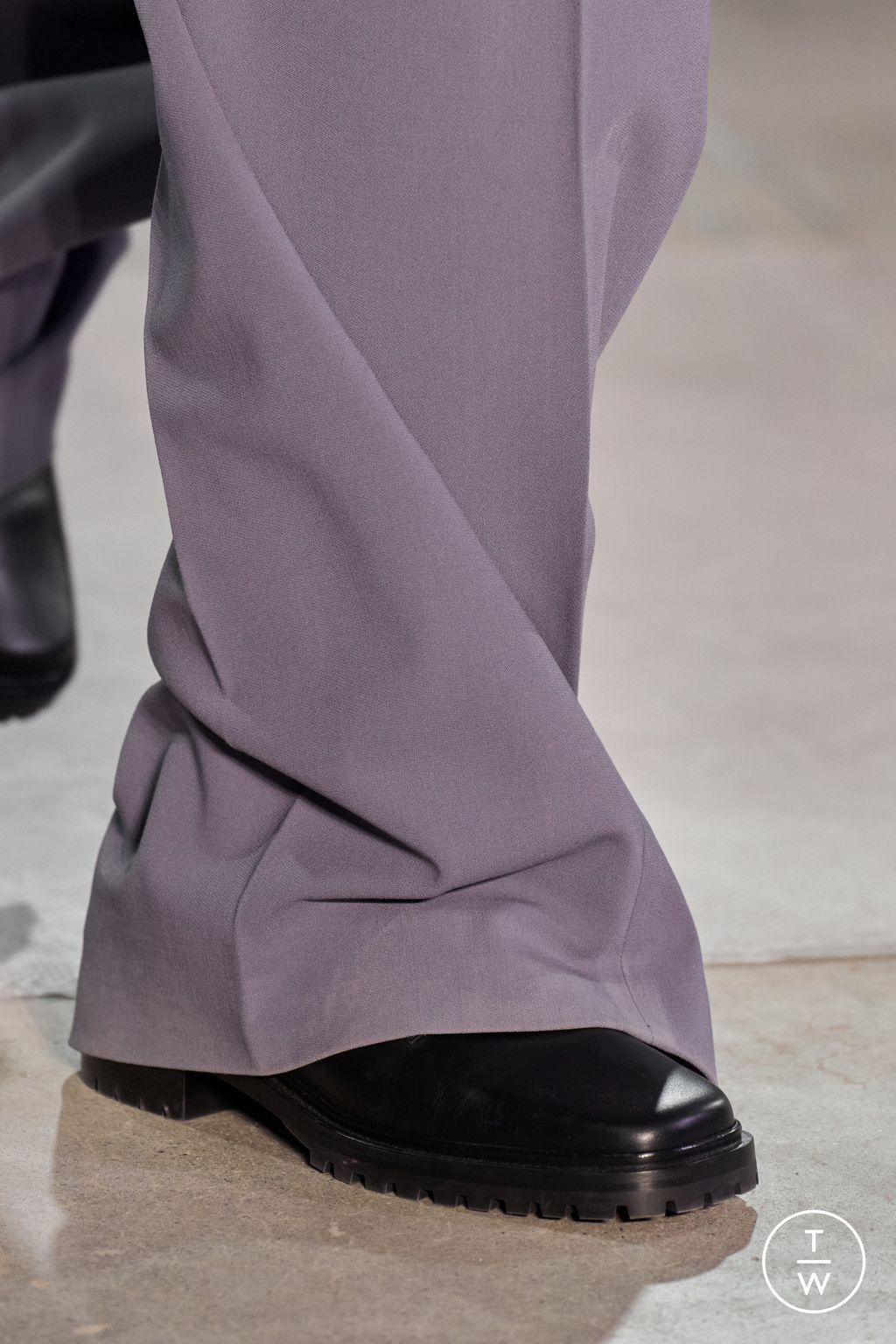 Fashion Week New York Fall/Winter 2025 look 43 from the Michael Kors Collection collection 女装配饰