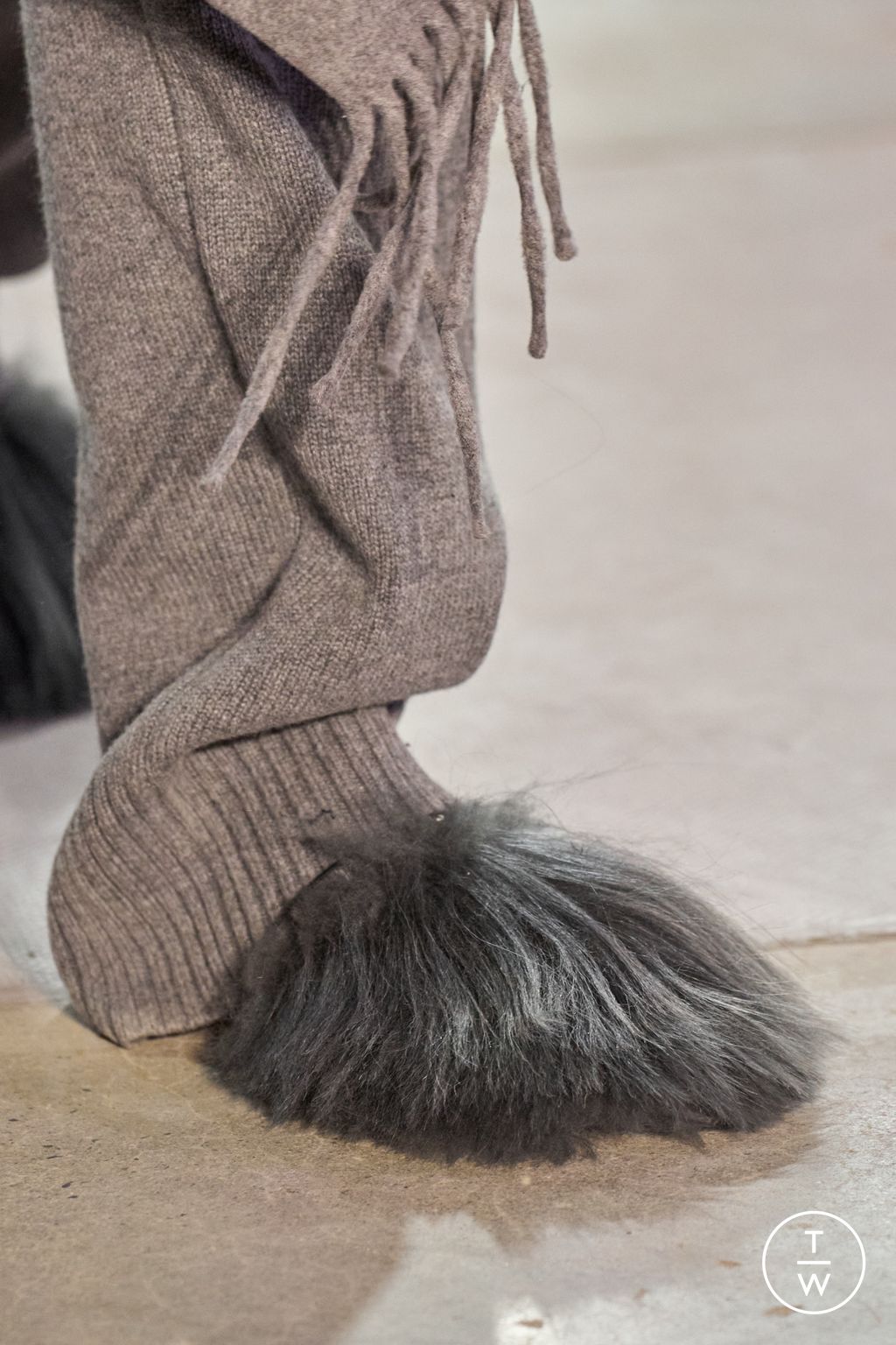 Fashion Week New York Fall/Winter 2025 look 46 from the Michael Kors Collection collection womenswear accessories