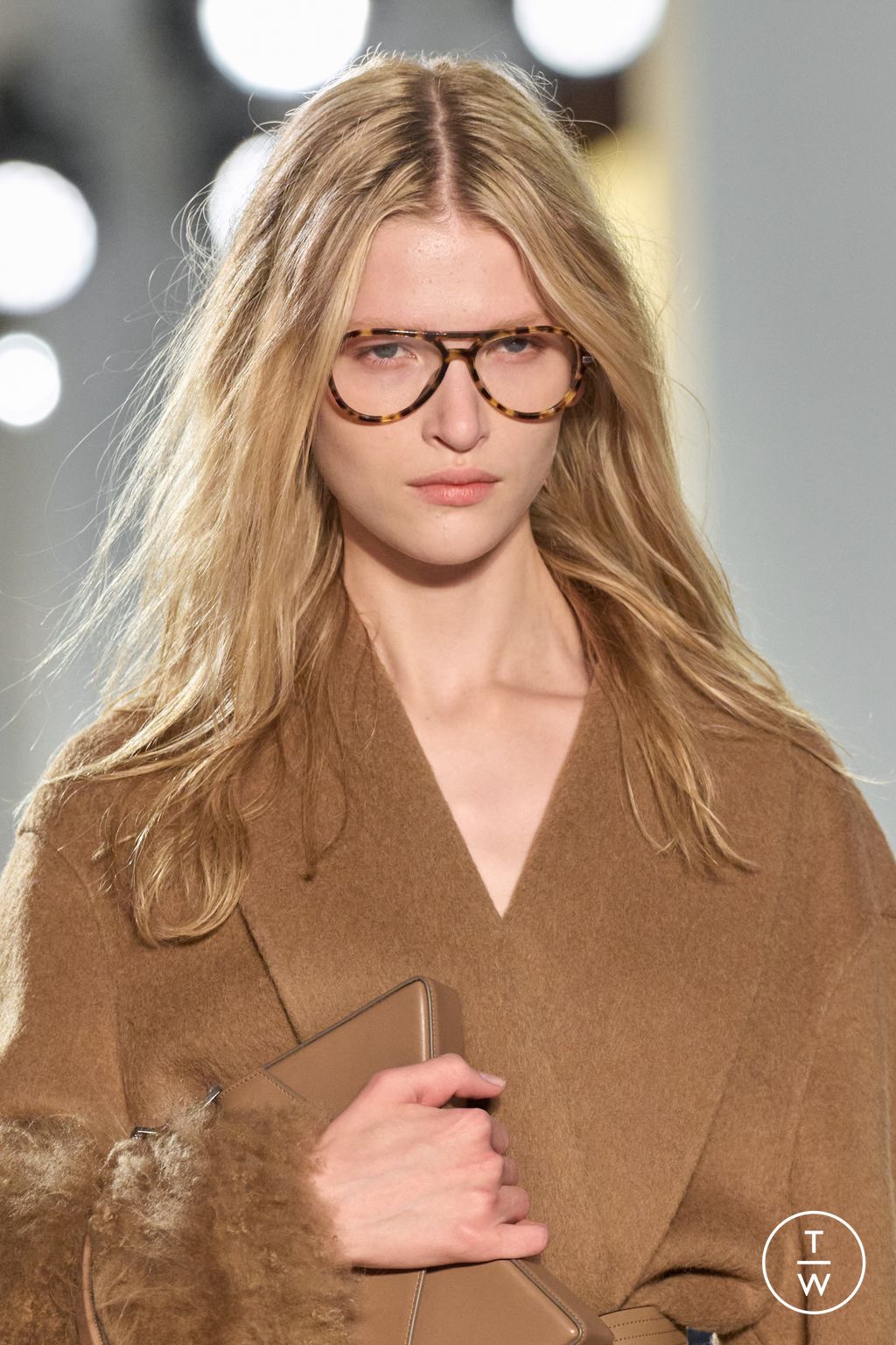 Fashion Week New York Fall/Winter 2025 look 47 from the Michael Kors Collection collection 女装配饰