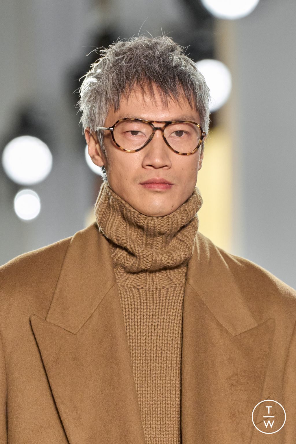 Fashion Week New York Fall/Winter 2025 look 49 from the Michael Kors Collection collection womenswear accessories