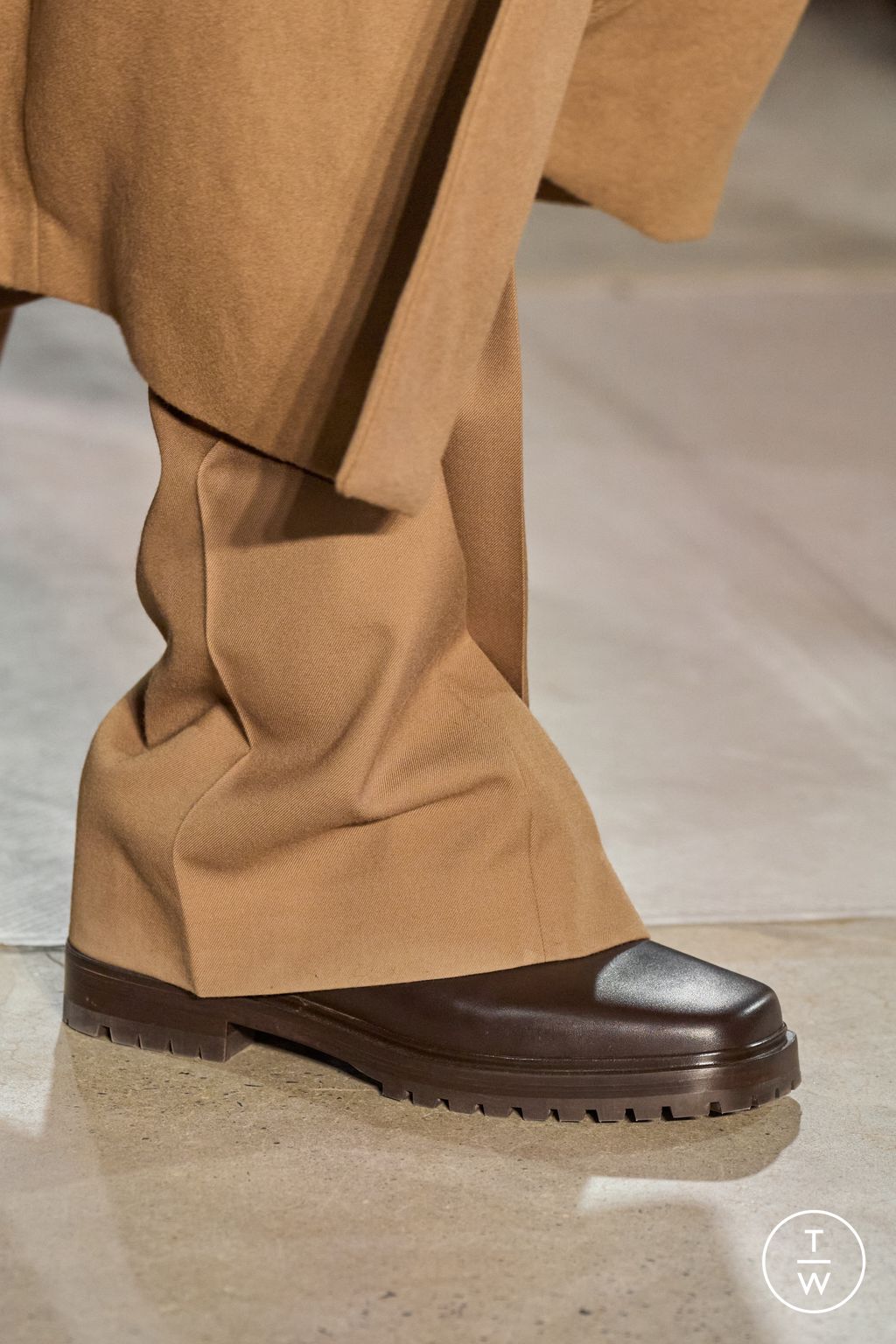 Fashion Week New York Fall/Winter 2025 look 50 from the Michael Kors Collection collection womenswear accessories