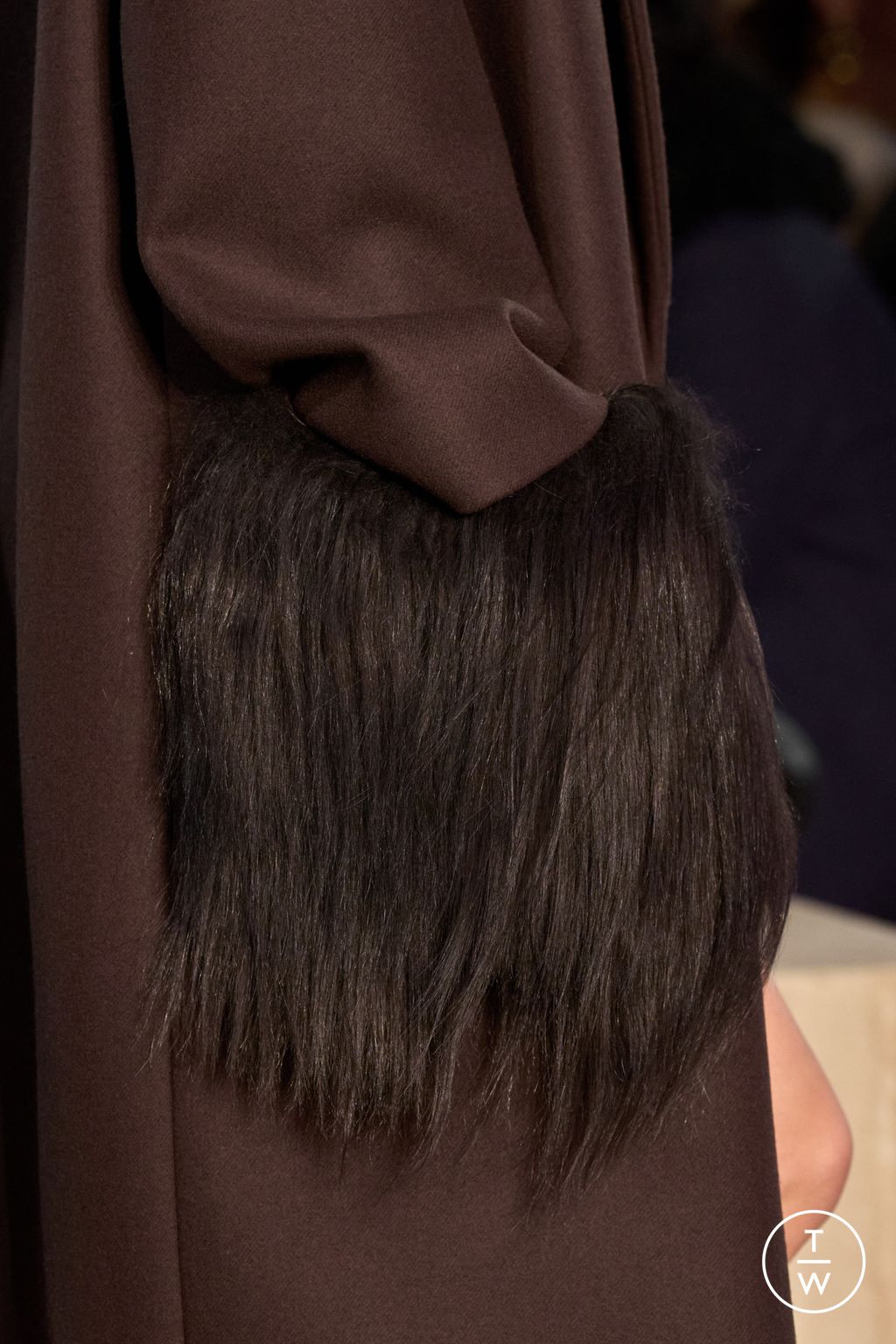 Fashion Week New York Fall/Winter 2025 look 52 from the Michael Kors Collection collection 女装配饰