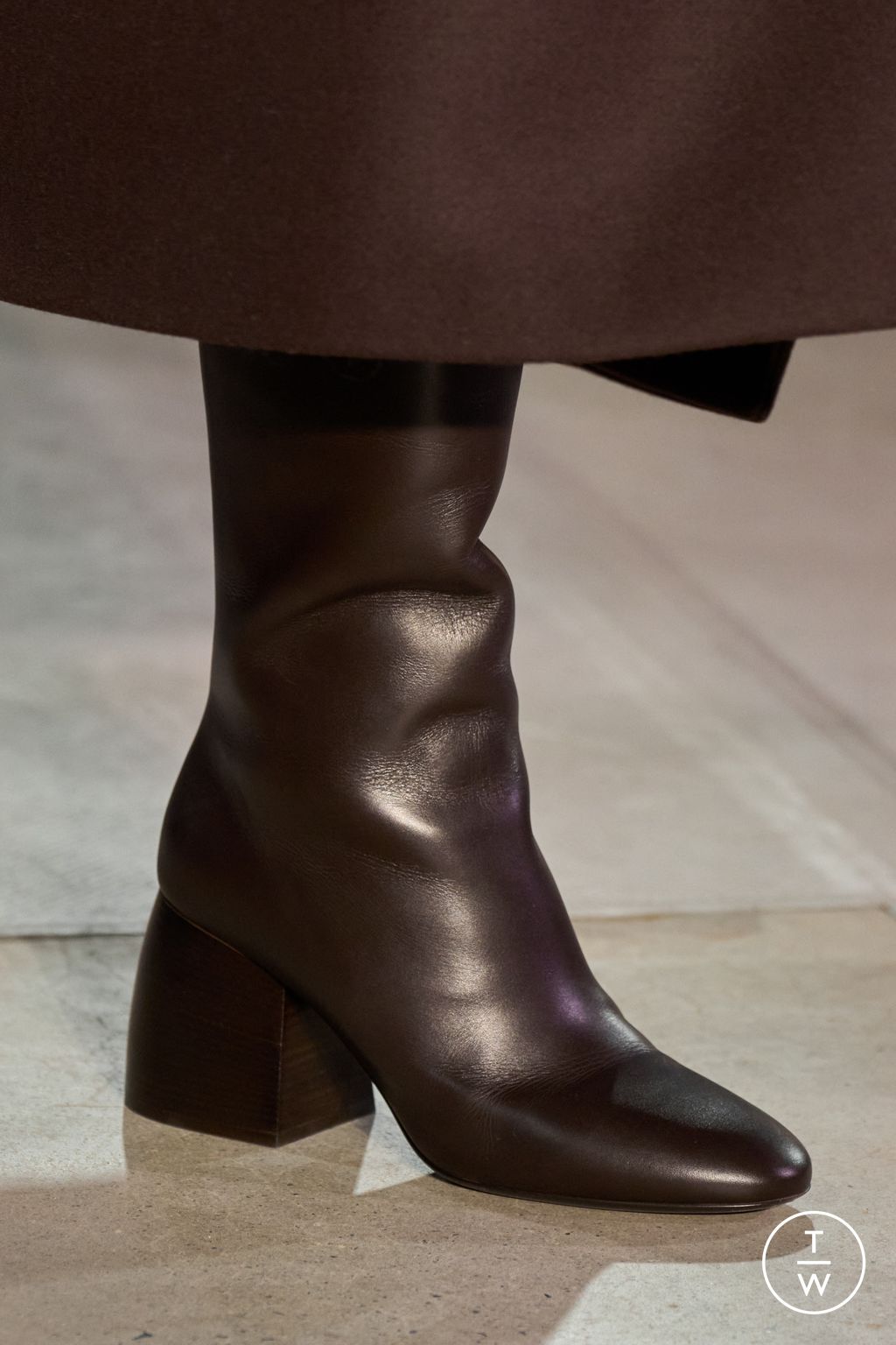 Fashion Week New York Fall/Winter 2025 look 53 from the Michael Kors Collection collection 女装配饰