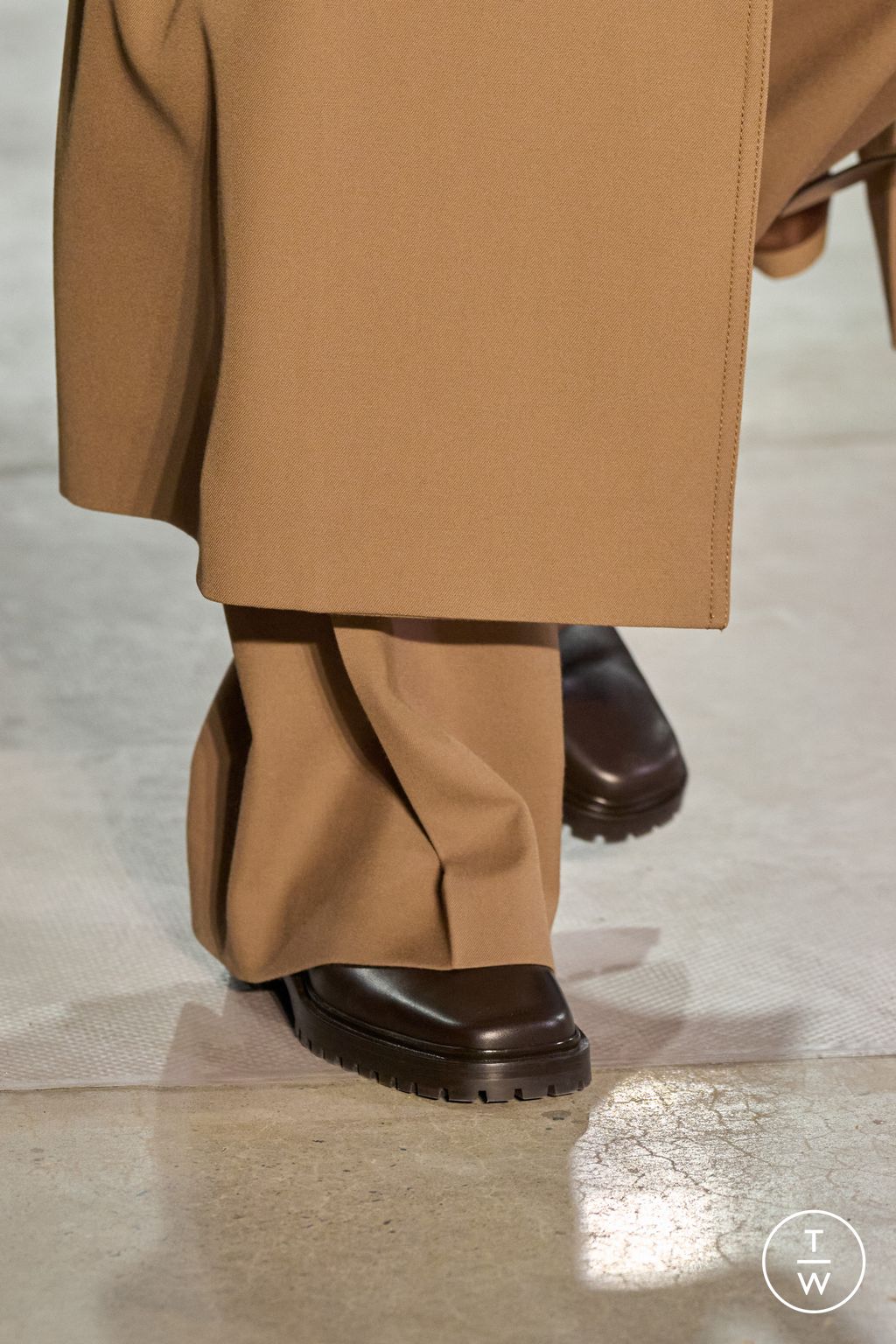 Fashion Week New York Fall/Winter 2025 look 60 from the Michael Kors Collection collection womenswear accessories