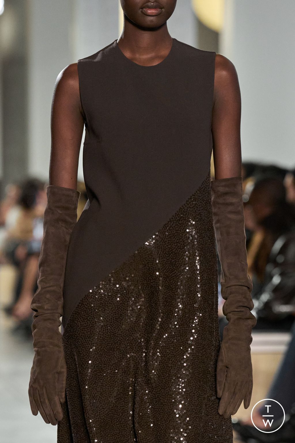 Fashion Week New York Fall/Winter 2025 look 62 from the Michael Kors Collection collection 女装配饰