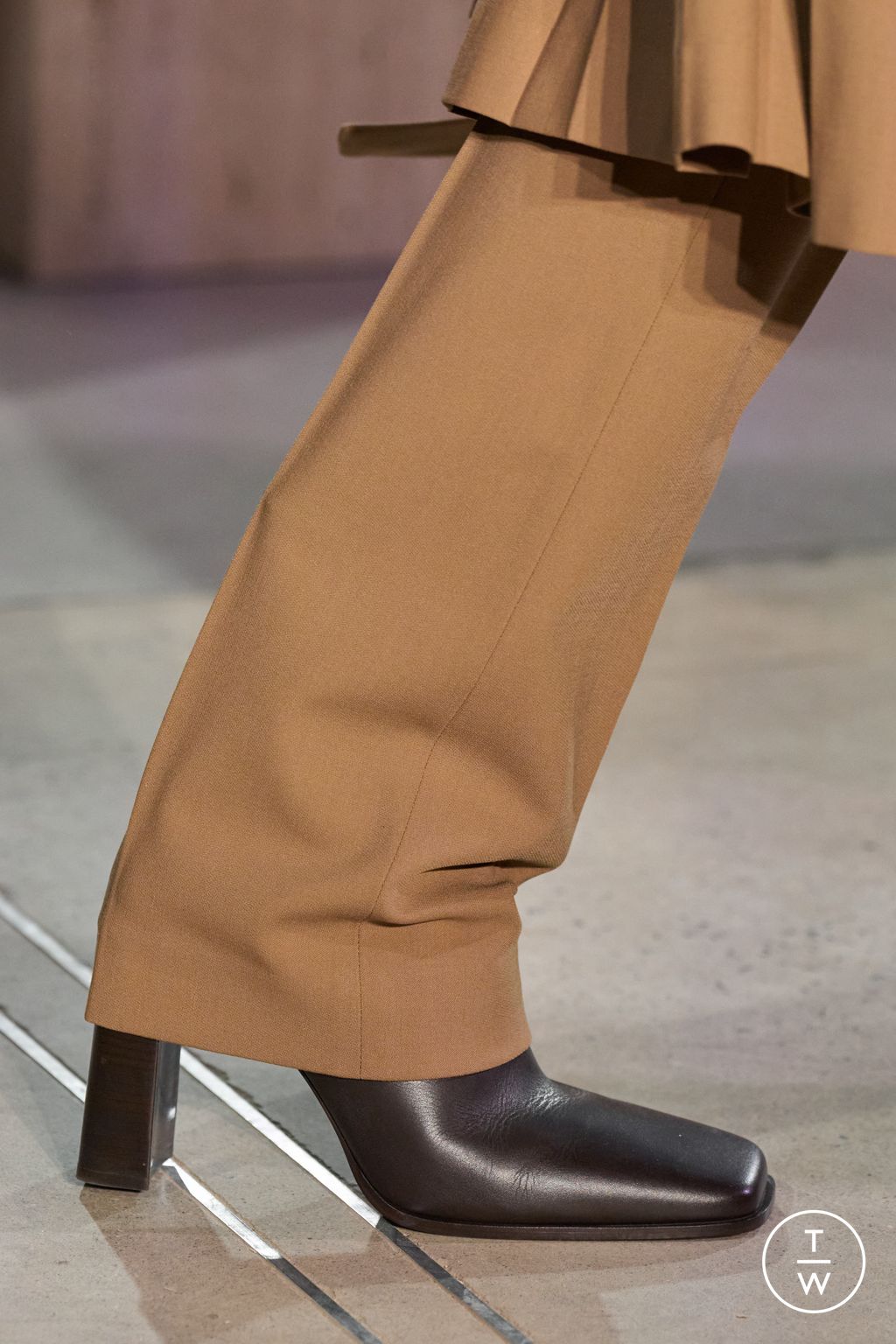 Fashion Week New York Fall/Winter 2025 look 70 from the Michael Kors Collection collection 女装配饰