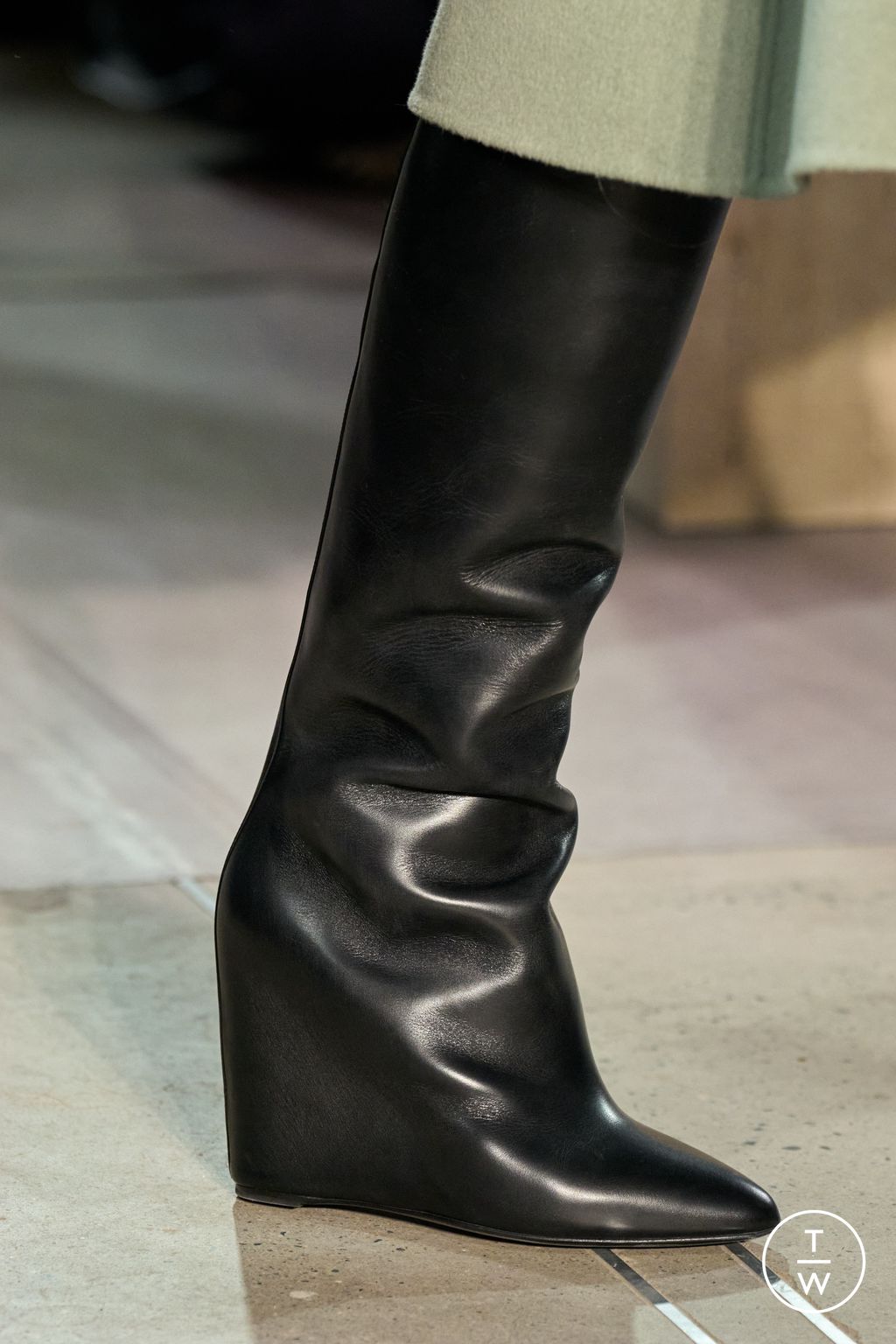 Fashion Week New York Fall/Winter 2025 look 76 from the Michael Kors Collection collection 女装配饰