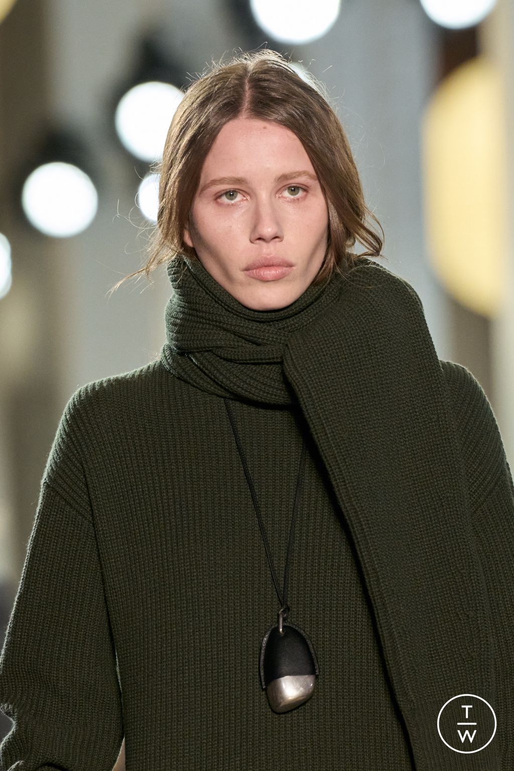 Fashion Week New York Fall/Winter 2025 look 77 from the Michael Kors Collection collection womenswear accessories