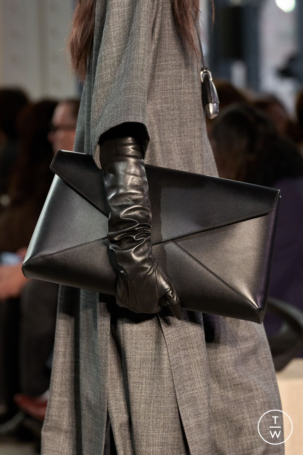 Fashion Week New York Fall/Winter 2025 look 81 from the Michael Kors Collection collection womenswear accessories