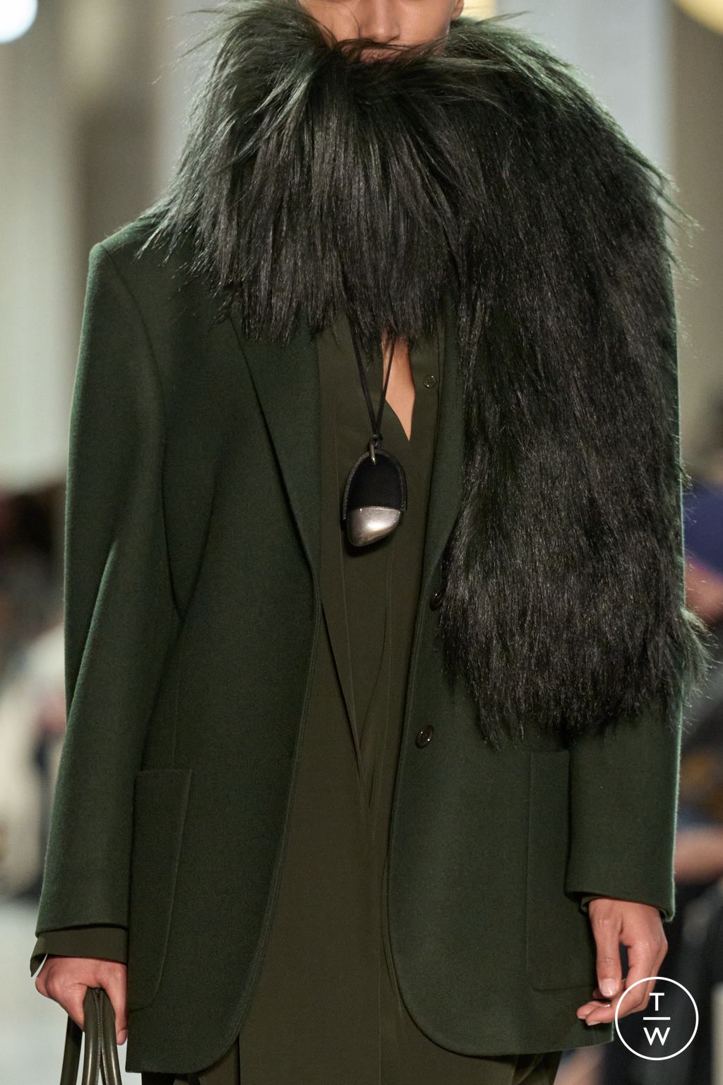 Fashion Week New York Fall/Winter 2025 look 82 from the Michael Kors Collection collection womenswear accessories
