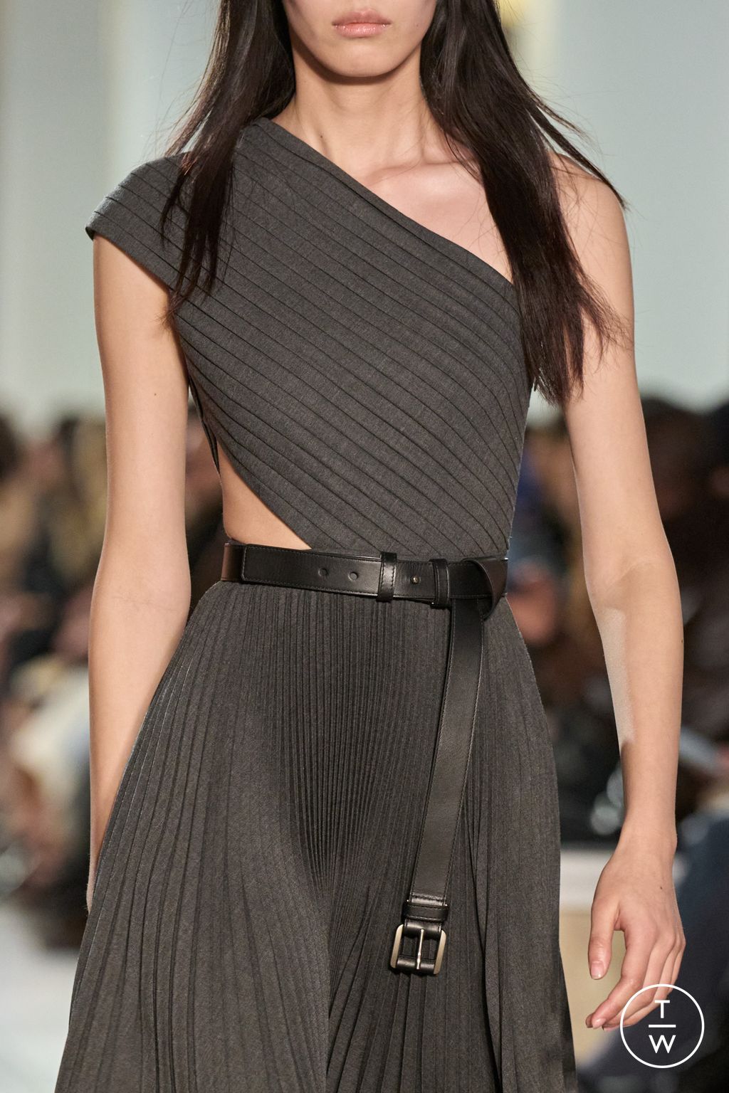 Fashion Week New York Fall/Winter 2025 look 85 from the Michael Kors Collection collection womenswear accessories